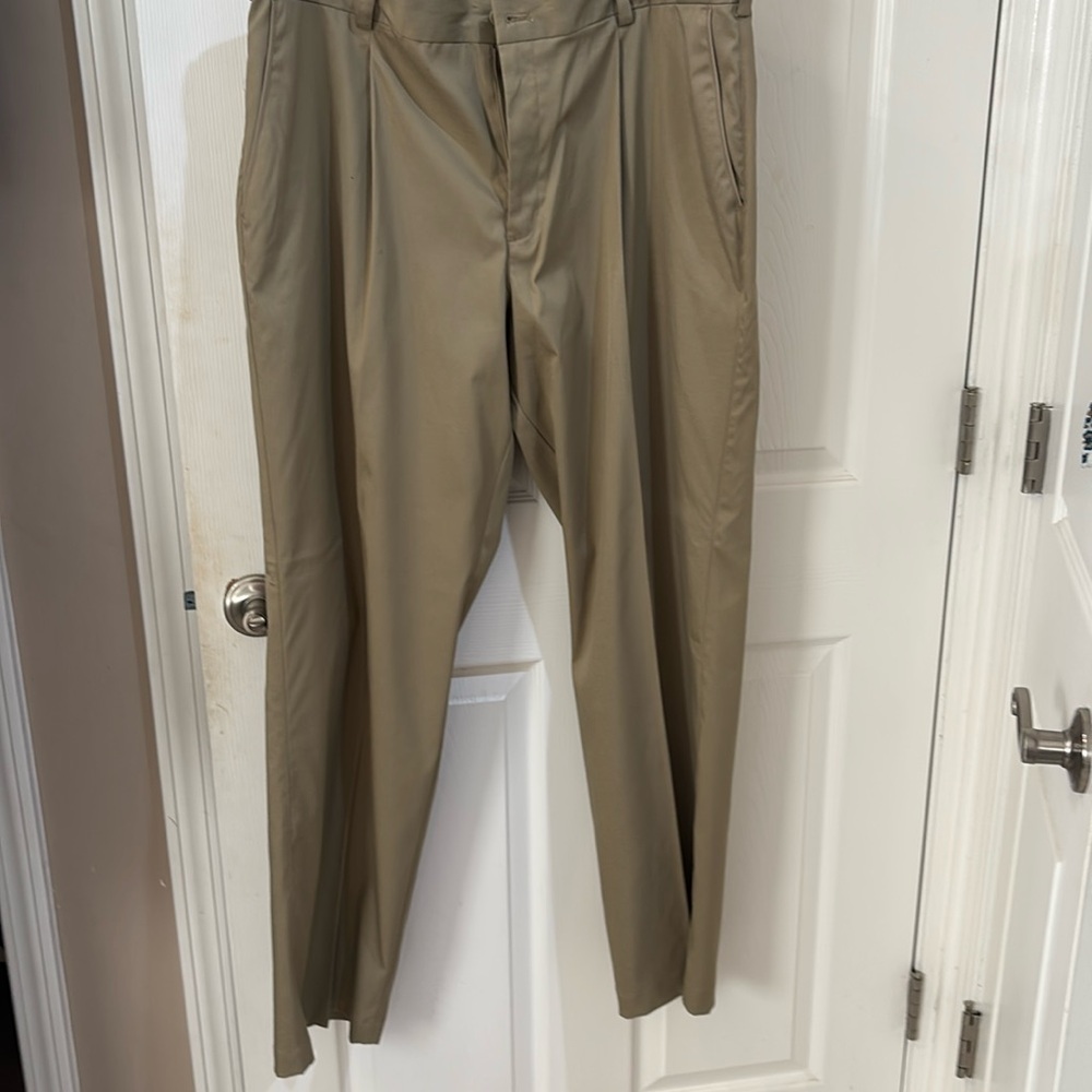 Like new Nike golf tour performance 38 x 32 pants dry fit